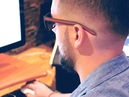 man-using-computer-1290114_640(1)